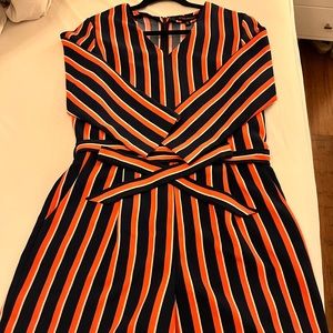 Banana Republic long sleeve romper with pockets and a tie!